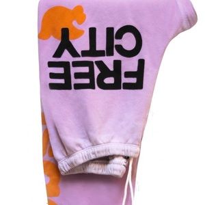 Freecity sweatpants in Pinkmilk